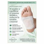 Parches detox de pies Kinoki aplicados en la planta del pie antes de dormir